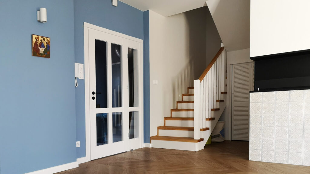 drewniane schody drzwi przeszklone z naświetlem bocznym na wymiar
